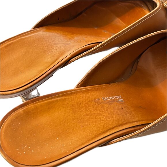 Salvatore Ferragamo Slip-On Kitten Heels in Saddle  Mule Pumps in Saddle sz 9.5 - Picture 11 of 13